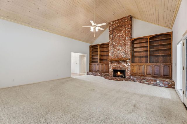 382 E Walnut Hill Avenue, Fresno, CA 93720