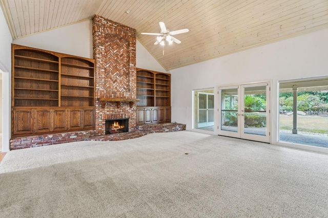 382 E Walnut Hill Avenue, Fresno, CA 93720