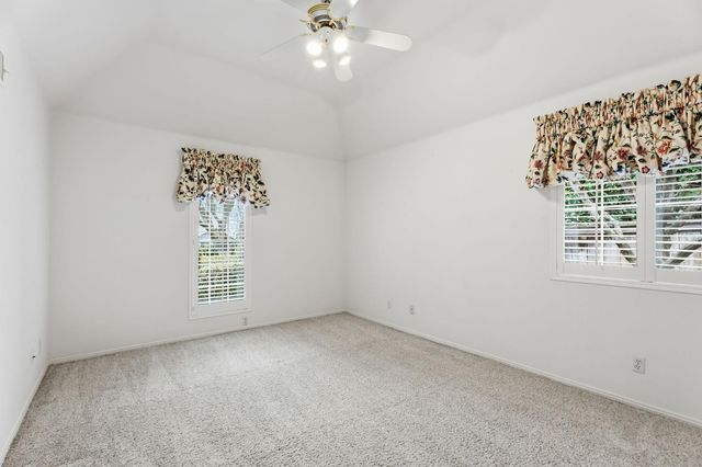 382 E Walnut Hill Avenue, Fresno, CA 93720