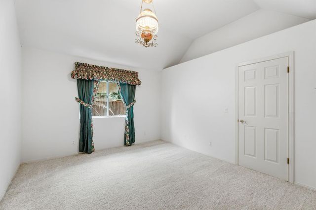 382 E Walnut Hill Avenue, Fresno, CA 93720