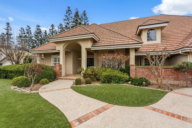 382 E Walnut Hill Avenue, Fresno, CA 93720