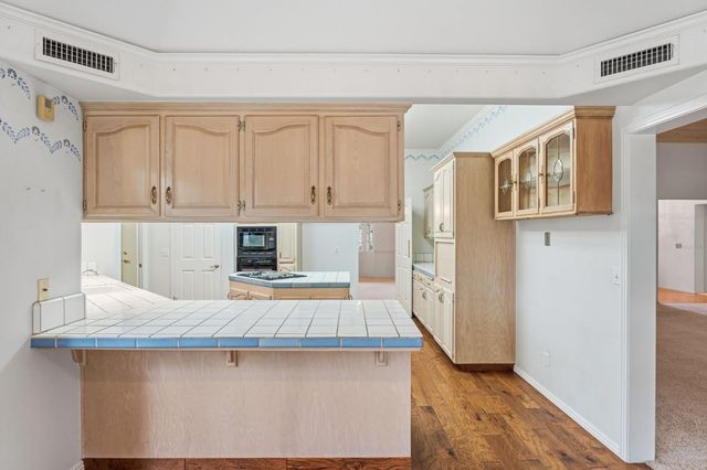 382 E Walnut Hill Avenue, Fresno, CA 93720