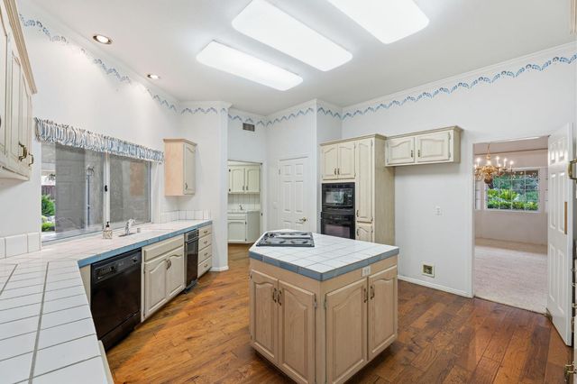 382 E Walnut Hill Avenue, Fresno, CA 93720