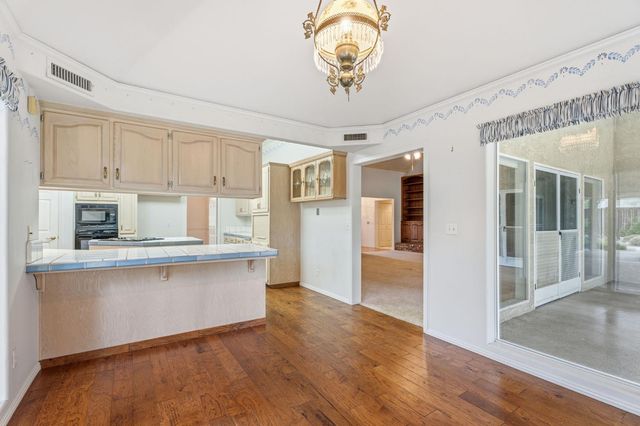 382 E Walnut Hill Avenue, Fresno, CA 93720