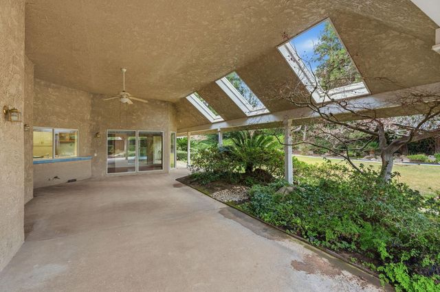 382 E Walnut Hill Avenue, Fresno, CA 93720