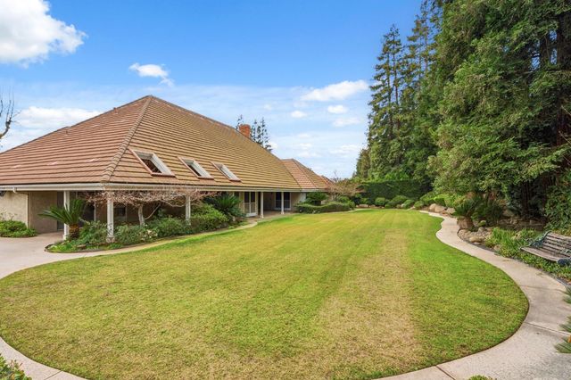 382 E Walnut Hill Avenue, Fresno, CA 93720