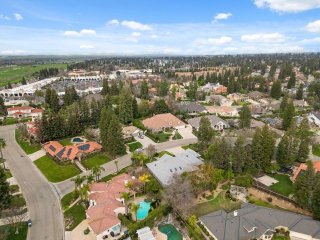 382 E Walnut Hill Avenue, Fresno, CA 93720