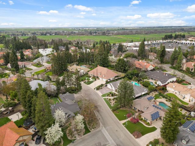 382 E Walnut Hill Avenue, Fresno, CA 93720