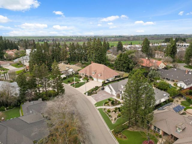 382 E Walnut Hill Avenue, Fresno, CA 93720