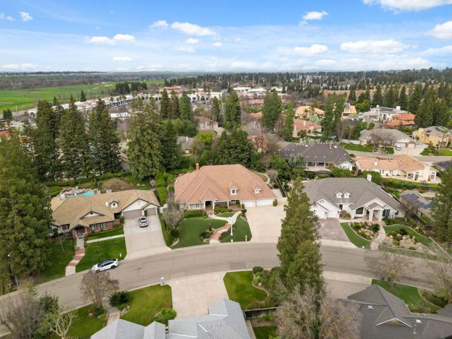 382 E Walnut Hill Avenue, Fresno, CA 93720