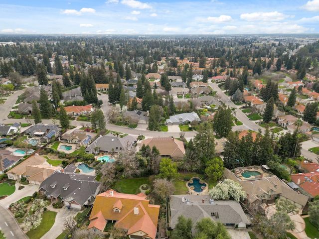 382 E Walnut Hill Avenue, Fresno, CA 93720