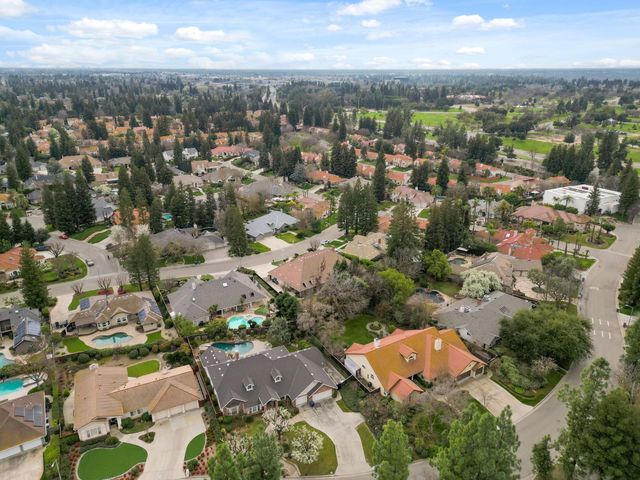 382 E Walnut Hill Avenue, Fresno, CA 93720