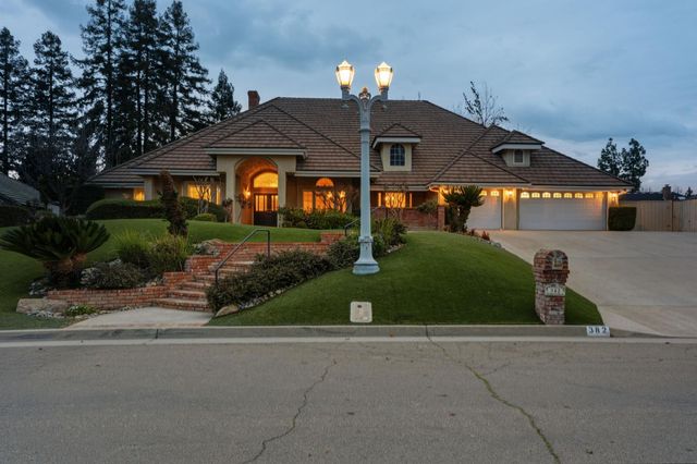 382 E Walnut Hill Avenue, Fresno, CA 93720