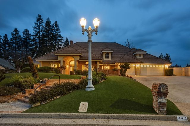 382 E Walnut Hill Avenue, Fresno, CA 93720