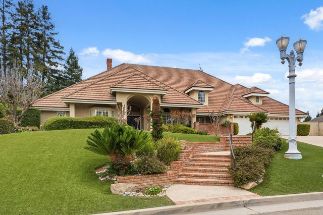 382 E Walnut Hill Avenue, Fresno, CA 93720