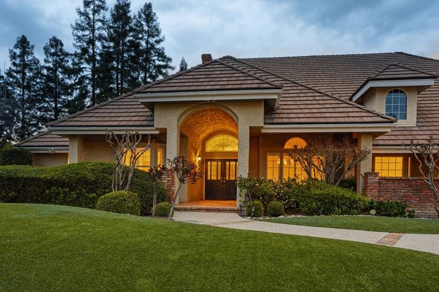 382 E Walnut Hill Avenue, Fresno, CA 93720