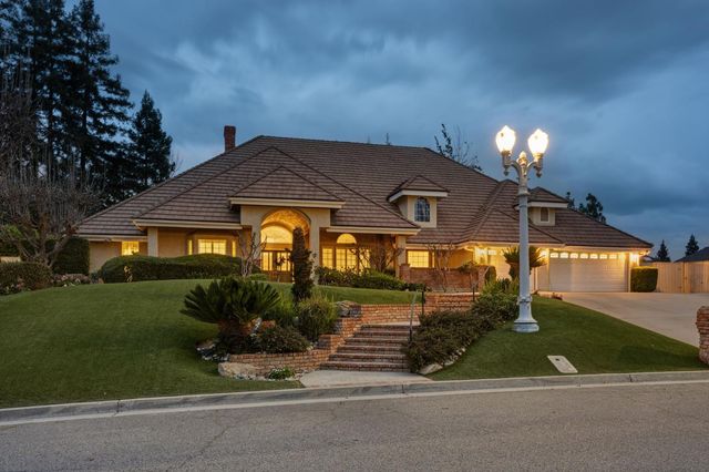 382 E Walnut Hill Avenue, Fresno, CA 93720