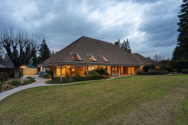 382 E Walnut Hill Avenue, Fresno, CA 93720