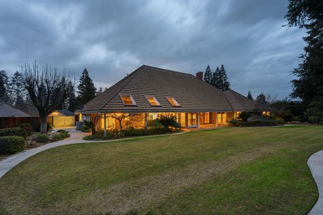 382 E Walnut Hill Avenue, Fresno, CA 93720