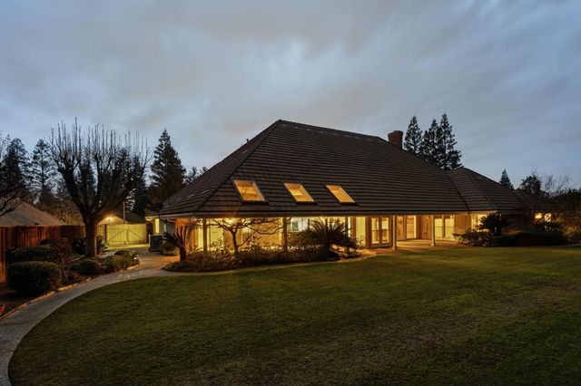 382 E Walnut Hill Avenue, Fresno, CA 93720