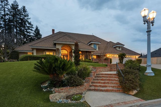 382 E Walnut Hill Avenue, Fresno, CA 93720