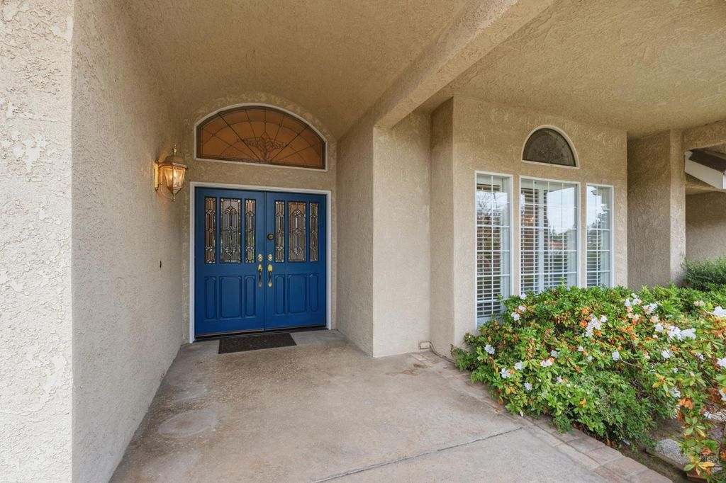 Image 10 of property listing at 382 E Walnut Hill Avenue, Fresno, CA 93720