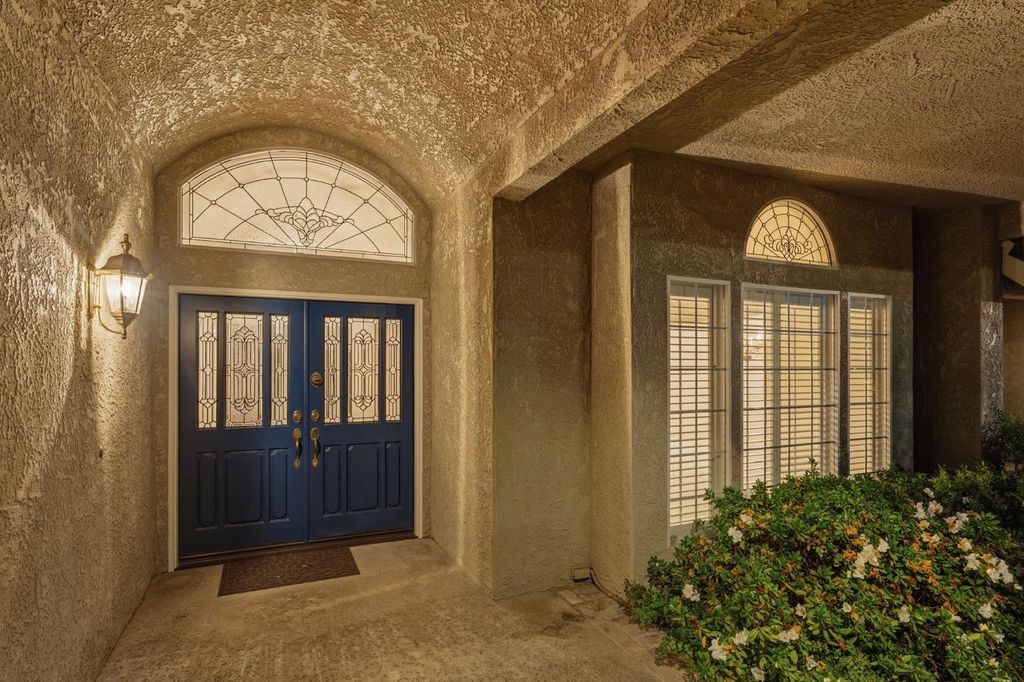 Image 11 of property listing at 382 E Walnut Hill Avenue, Fresno, CA 93720