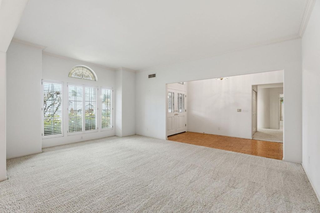 Image 15 of property listing at 382 E Walnut Hill Avenue, Fresno, CA 93720