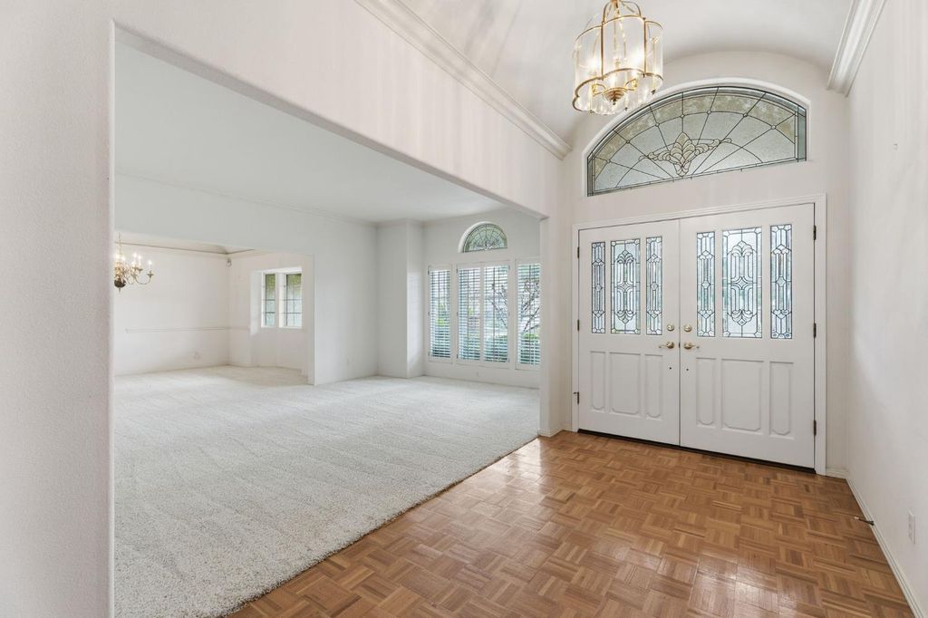 Image 20 of property listing at 382 E Walnut Hill Avenue, Fresno, CA 93720