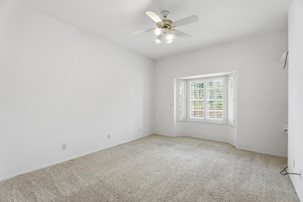 Image 22 of property listing at 382 E Walnut Hill Avenue, Fresno, CA 93720