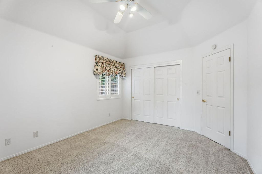 Image 25 of property listing at 382 E Walnut Hill Avenue, Fresno, CA 93720