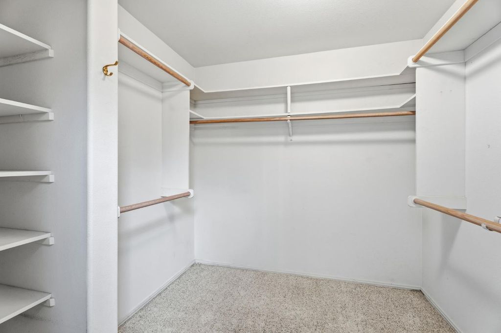 Image 34 of property listing at 382 E Walnut Hill Avenue, Fresno, CA 93720