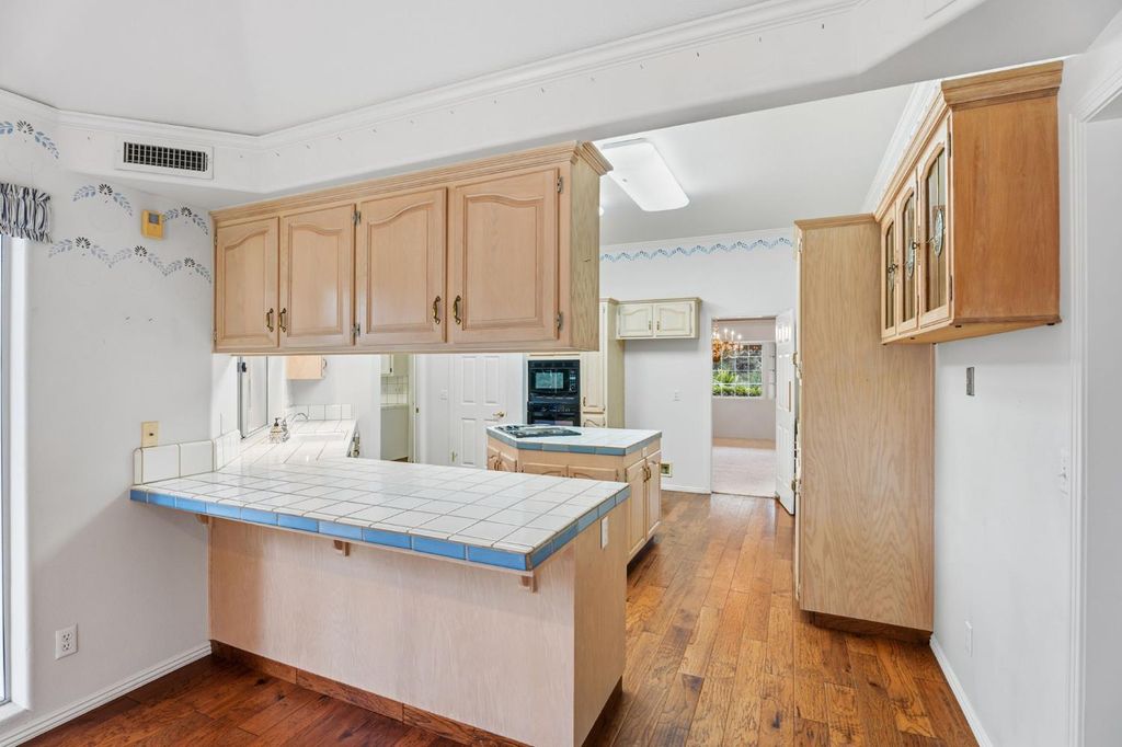 Image 35 of property listing at 382 E Walnut Hill Avenue, Fresno, CA 93720