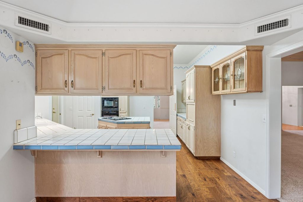 Image 36 of property listing at 382 E Walnut Hill Avenue, Fresno, CA 93720