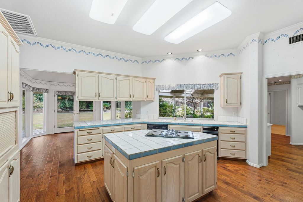 Image 38 of property listing at 382 E Walnut Hill Avenue, Fresno, CA 93720