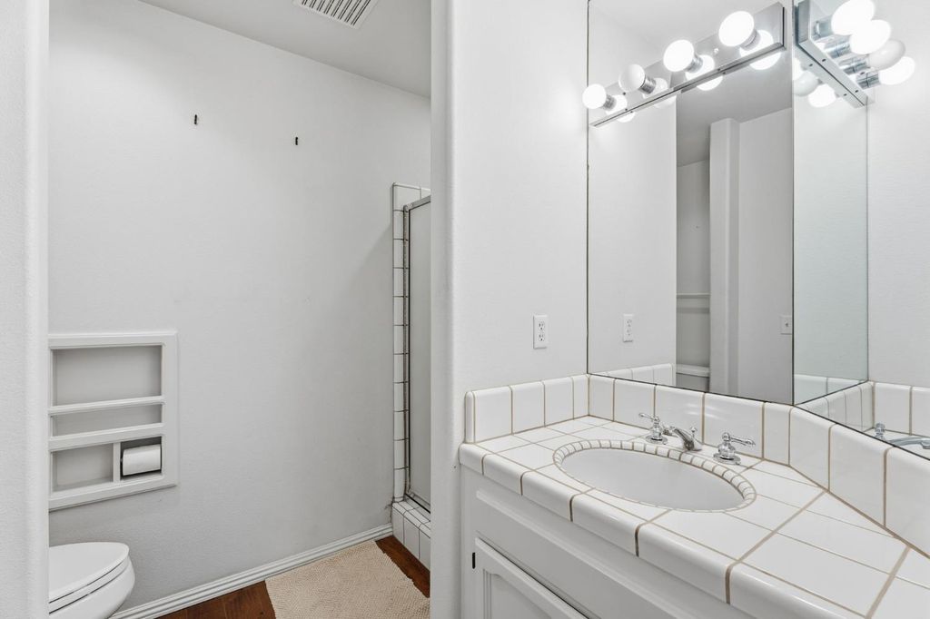 Image 43 of property listing at 382 E Walnut Hill Avenue, Fresno, CA 93720