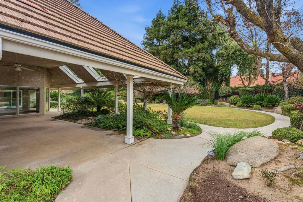 Image 48 of property listing at 382 E Walnut Hill Avenue, Fresno, CA 93720