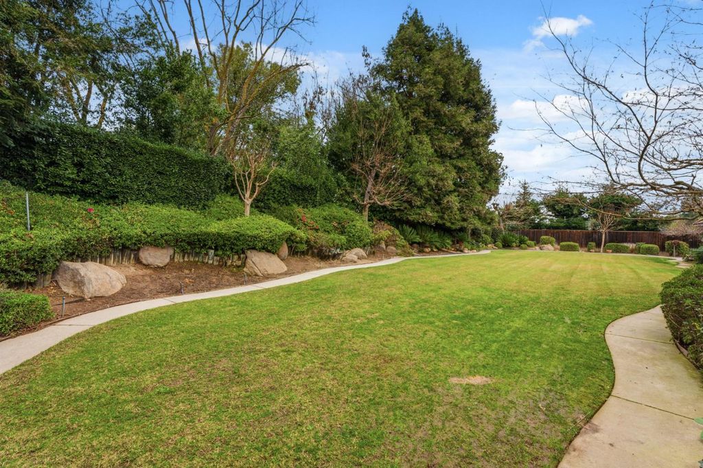 Image 52 of property listing at 382 E Walnut Hill Avenue, Fresno, CA 93720