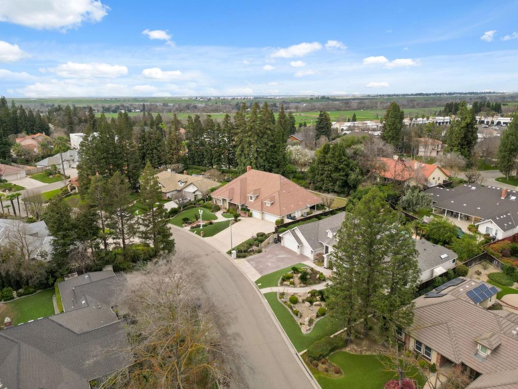 Image 56 of property listing at 382 E Walnut Hill Avenue, Fresno, CA 93720