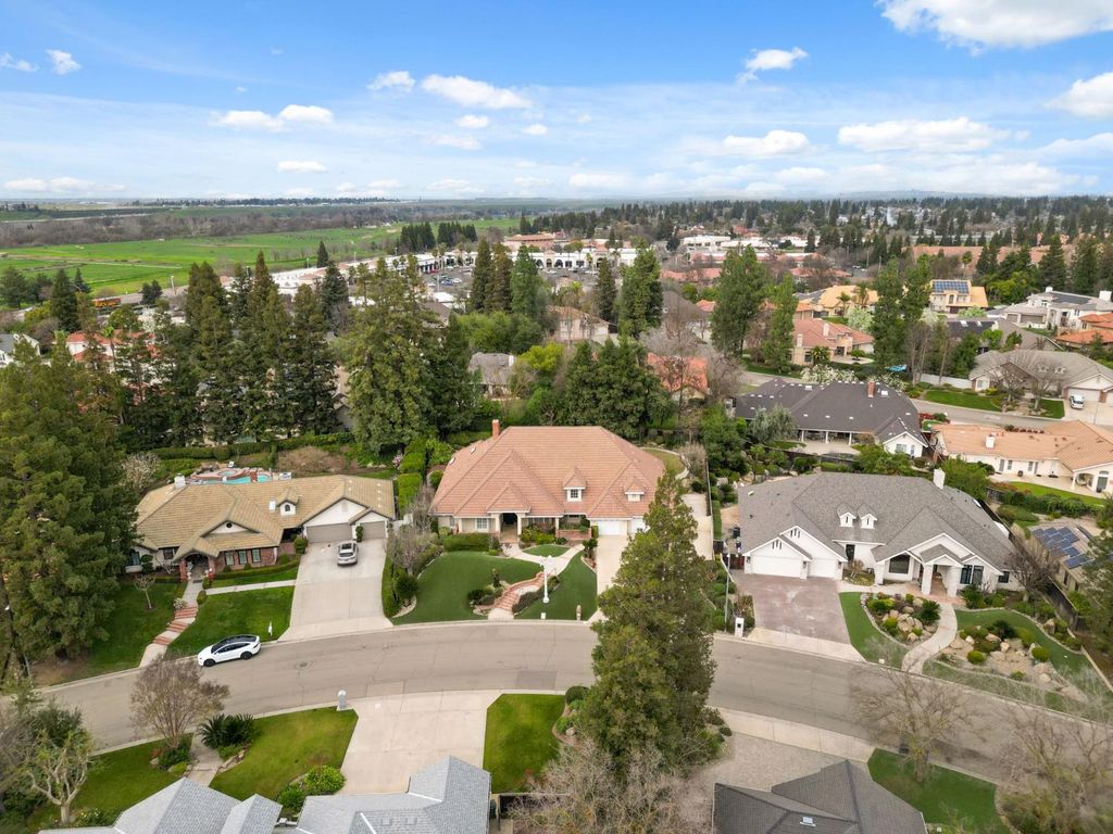 Image 57 of property listing at 382 E Walnut Hill Avenue, Fresno, CA 93720