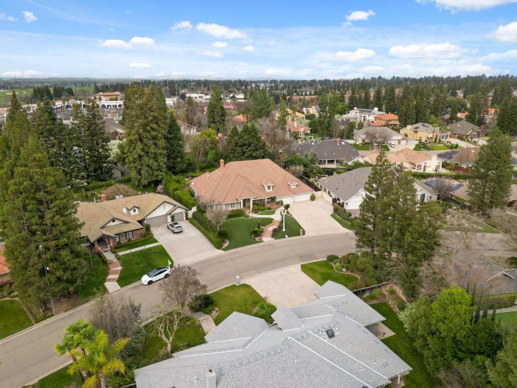 Image 59 of property listing at 382 E Walnut Hill Avenue, Fresno, CA 93720