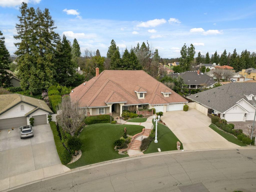 Image 60 of property listing at 382 E Walnut Hill Avenue, Fresno, CA 93720