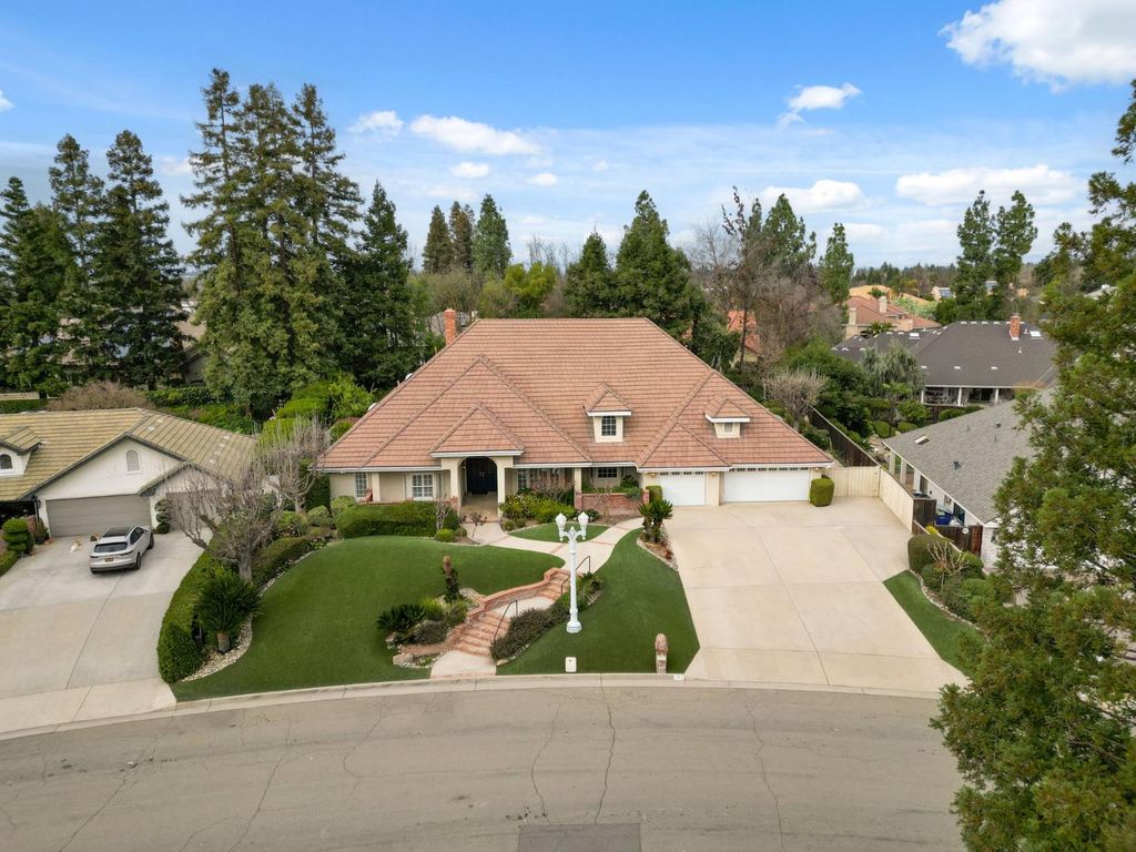 Image 61 of property listing at 382 E Walnut Hill Avenue, Fresno, CA 93720