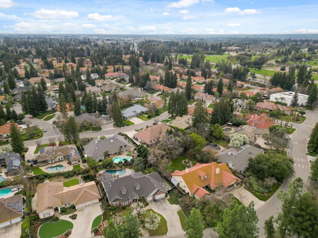 Image 64 of property listing at 382 E Walnut Hill Avenue, Fresno, CA 93720