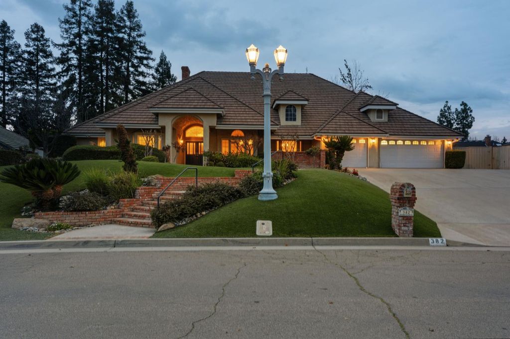 Image 68 of property listing at 382 E Walnut Hill Avenue, Fresno, CA 93720