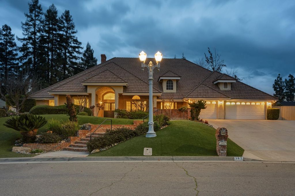 Image 70 of property listing at 382 E Walnut Hill Avenue, Fresno, CA 93720