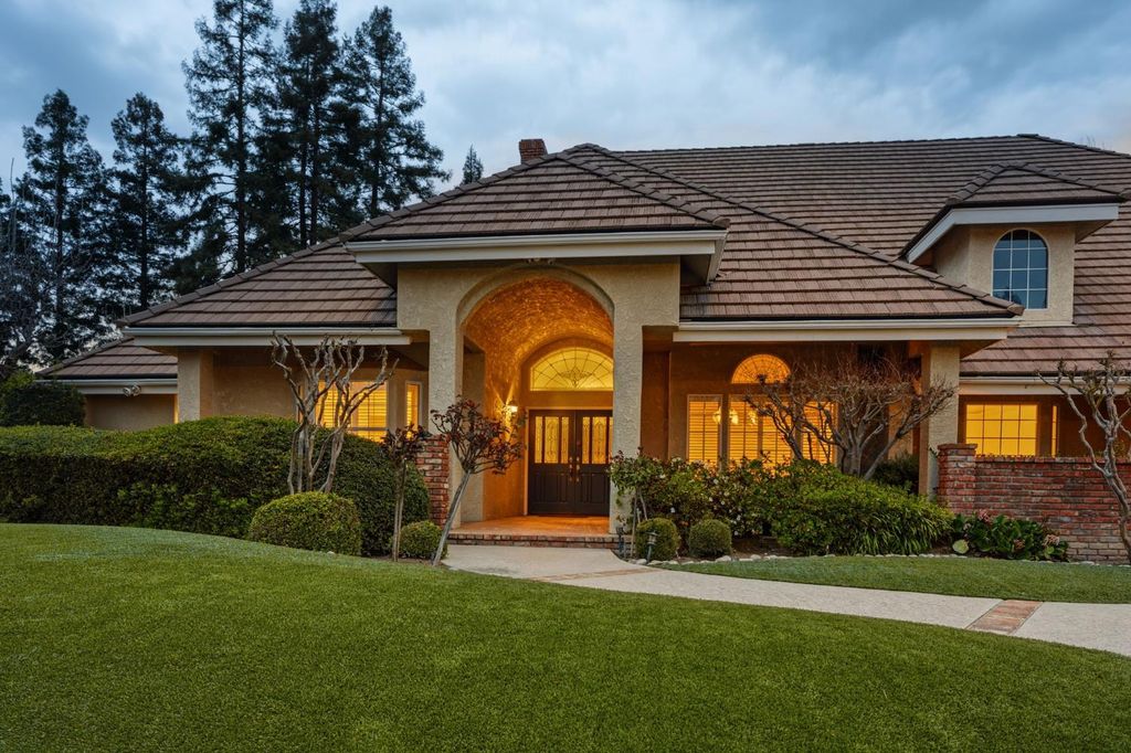 Image 71 of property listing at 382 E Walnut Hill Avenue, Fresno, CA 93720