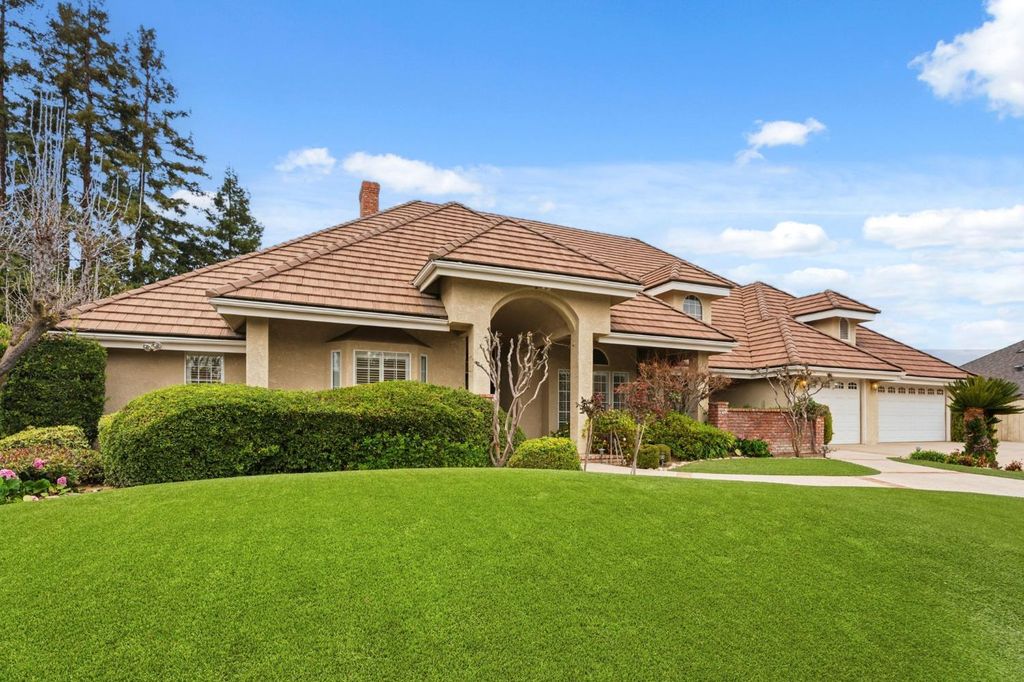 Image 9 of property listing at 382 E Walnut Hill Avenue, Fresno, CA 93720