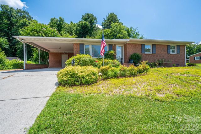 13 Spruce Pine Drive, Belmont, NC 28012