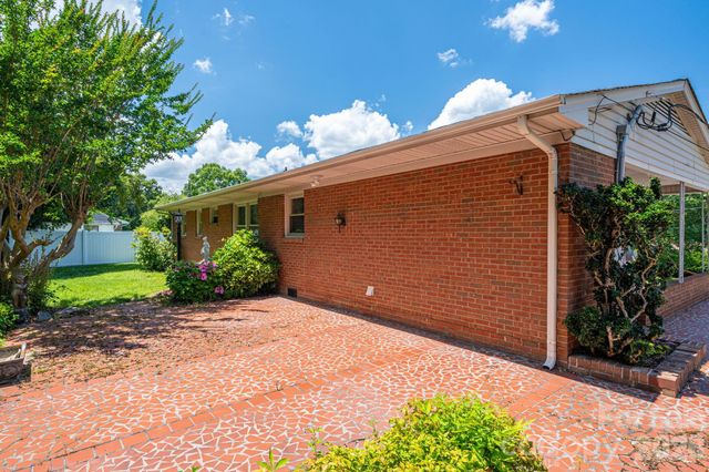 13 Spruce Pine Drive, Belmont, NC 28012